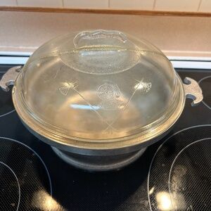 Guardian Service 9" Pot With Lid